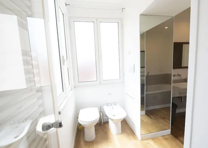 Bright And Lovely In San Lorenzo Apartment