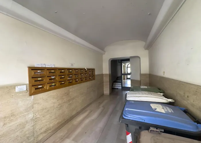 Bright And Lovely In San Lorenzo Apartment